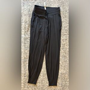 Lululemon women’s joggers